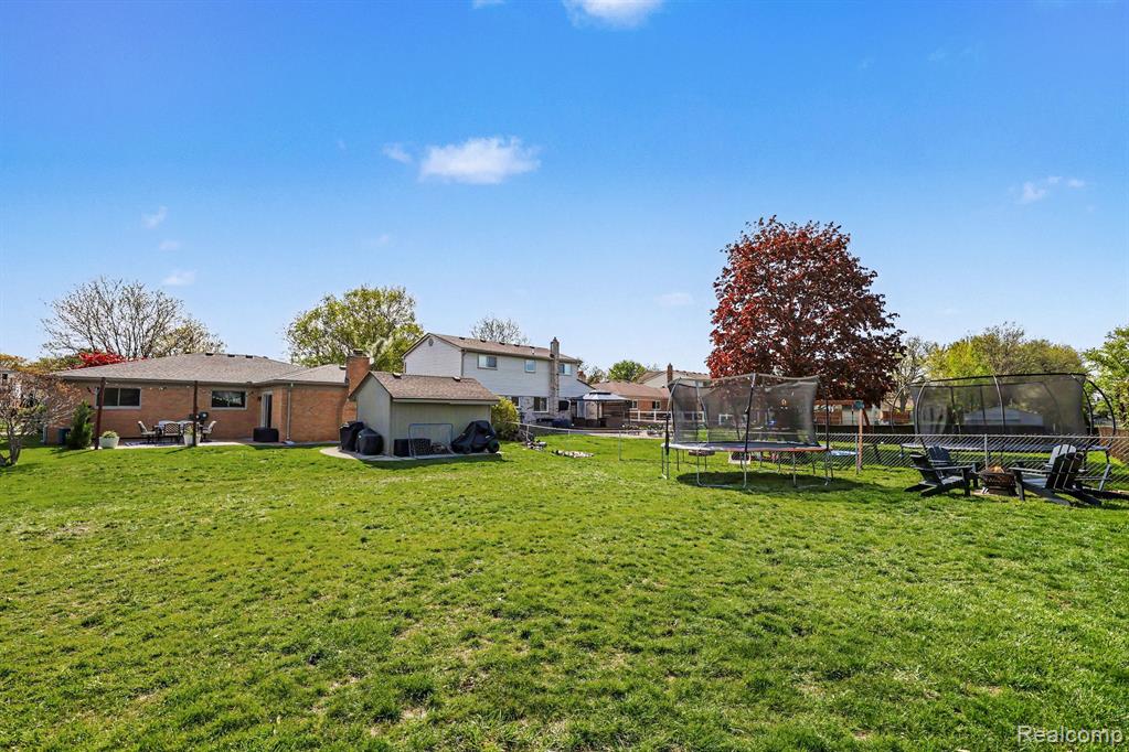 47391 Kathleen Road Macomb, MI 48044 - Photo 23 of 25