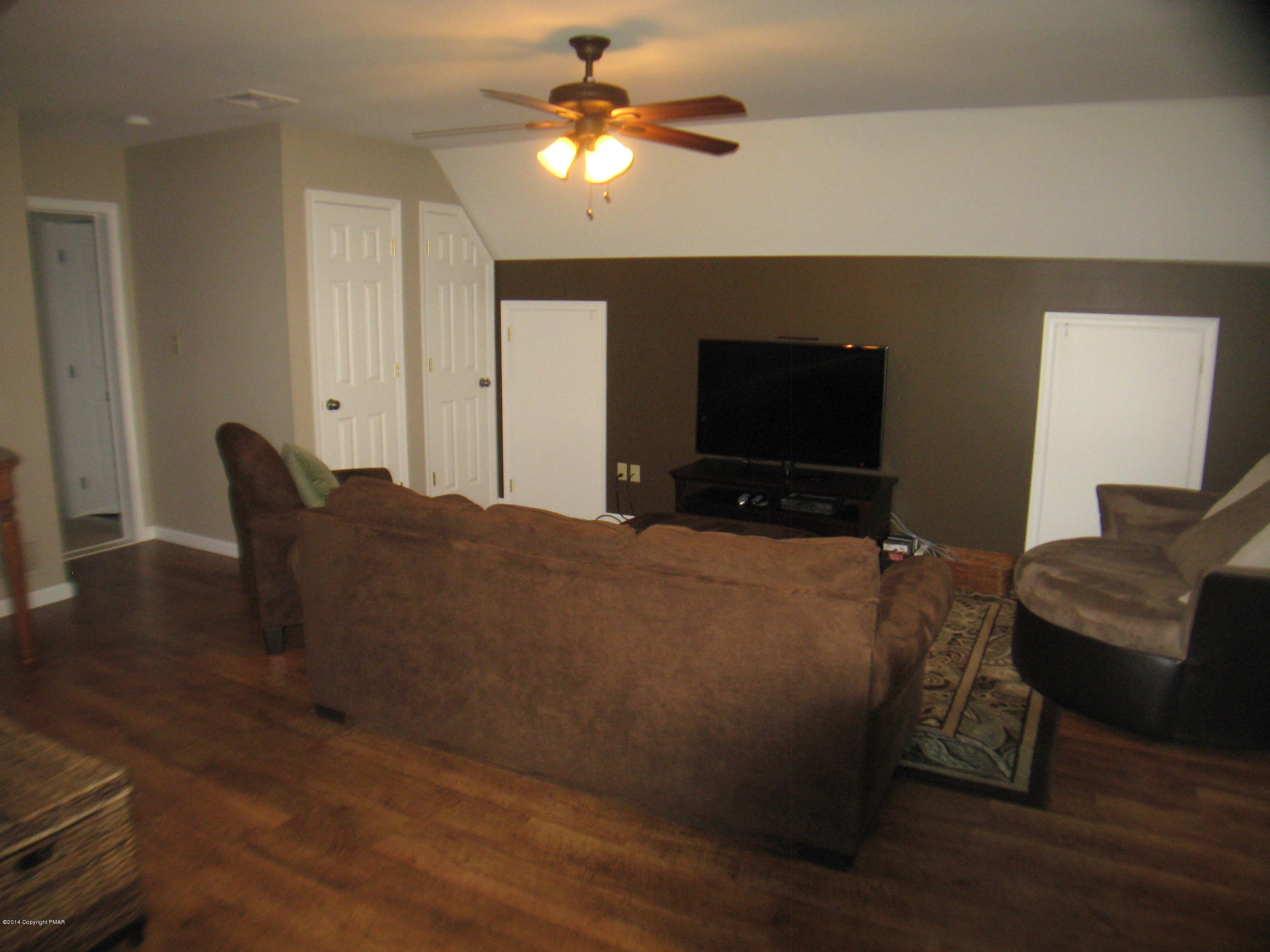 400 Evergreen Road Lehighton, PA 18235 - Photo 18 of 42 TV area