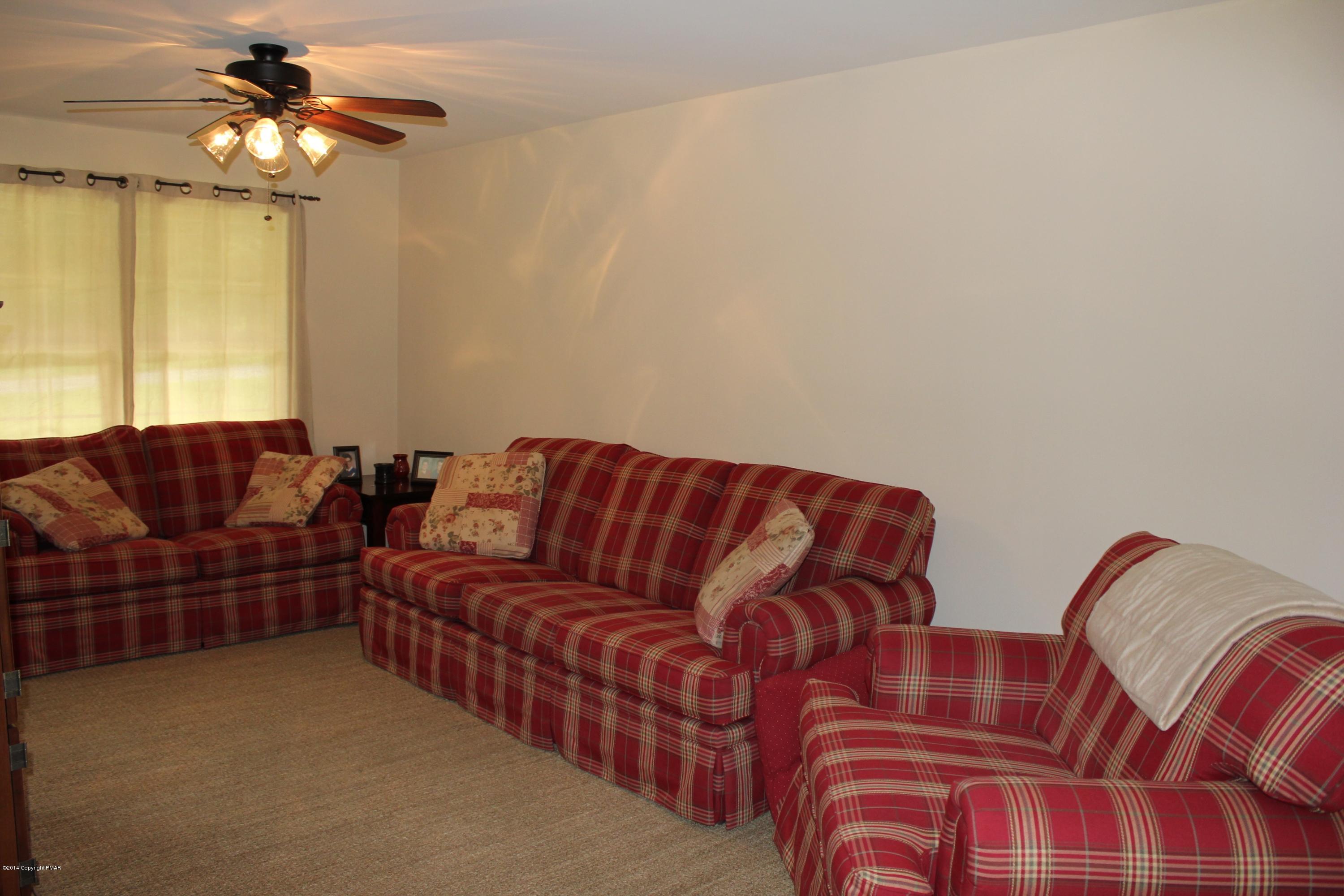 400 Evergreen Road Lehighton, PA 18235 - Photo 32 of 42 living room