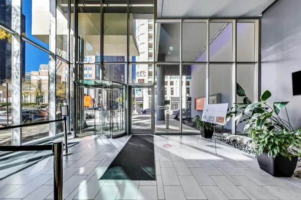 $2,295 | 235 West Van Buren Street, Unit 1517, Chicago, IL 60607