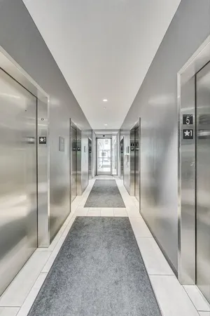 $2,295 | 235 West Van Buren Street, Unit 1517, Chicago, IL 60607