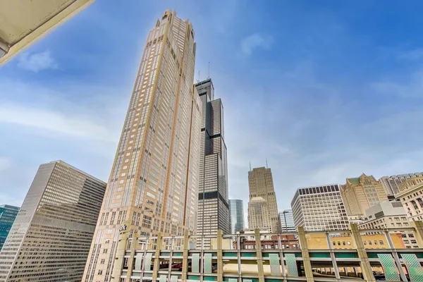 $2,295 | 235 West Van Buren Street, Unit 1517, Chicago, IL 60607