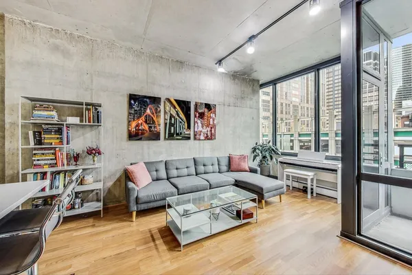 $2,295 | 235 West Van Buren Street, Unit 1517, Chicago, IL 60607