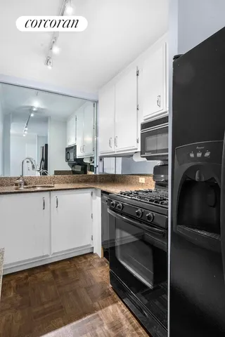 $585,000 | 301 East 22nd Street, Unit 8R | Gramercy