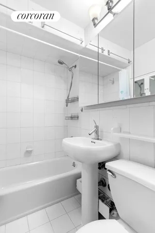 $585,000 | 301 East 22nd Street, Unit 8R | Gramercy