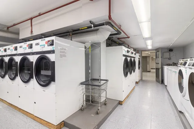 $585,000 | 301 East 22nd Street, Unit 8R | Gramercy