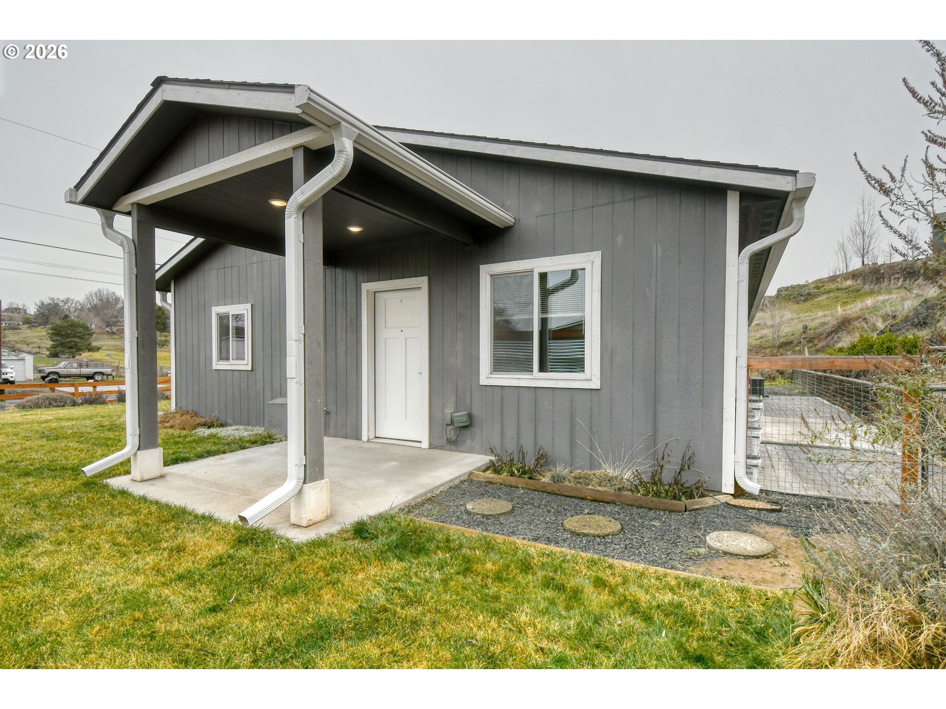 2010 Tutuilla Road Pendleton, OR 97801 - Photo 29 of 38 a backyard of a house with table and chairs
