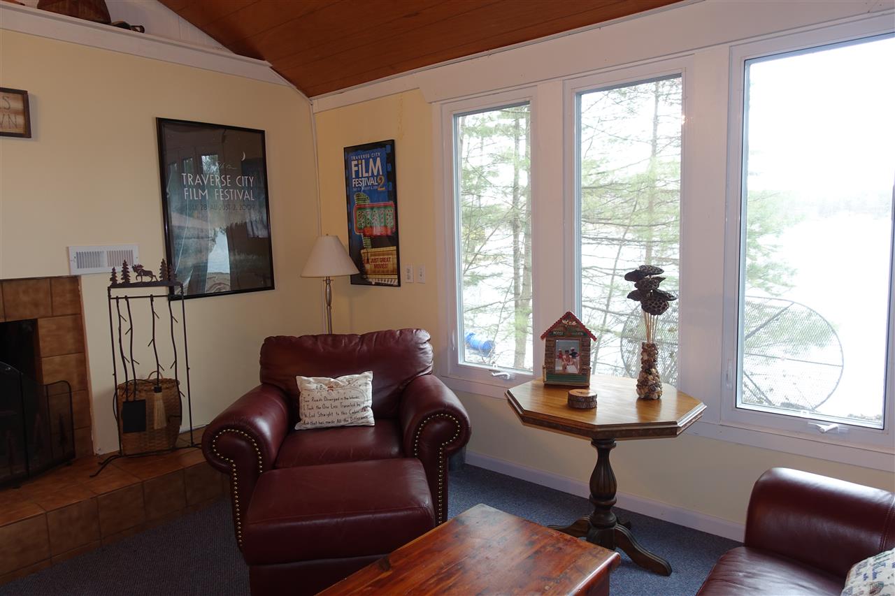 128 Highview Road Traverse City, MI 49696 - Photo 6 of 17 1815785-5.JPG