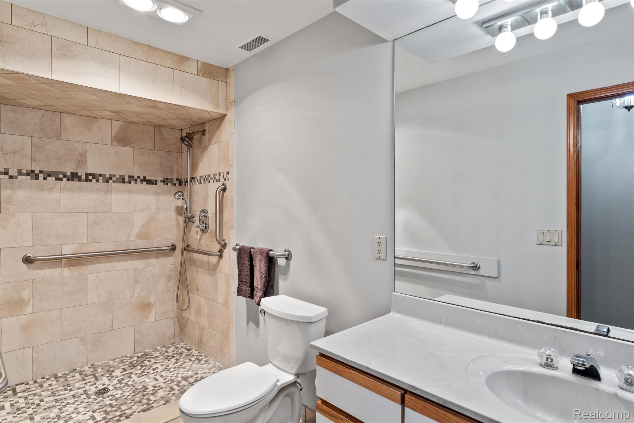 24660 Power Road Farmington, MI 48336 - Photo 23 of 26 Full bath on first floor