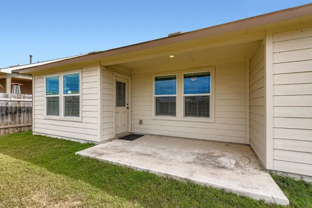 $325,000 | 210 Montego Street, Hutto, TX 78634