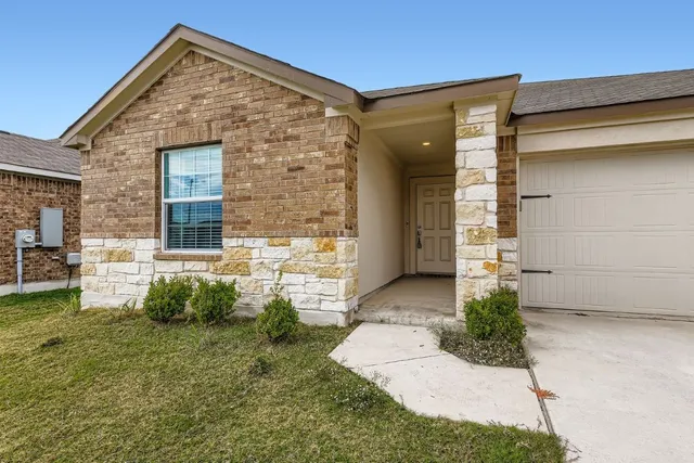 $325,000 | 210 Montego Street, Hutto, TX 78634