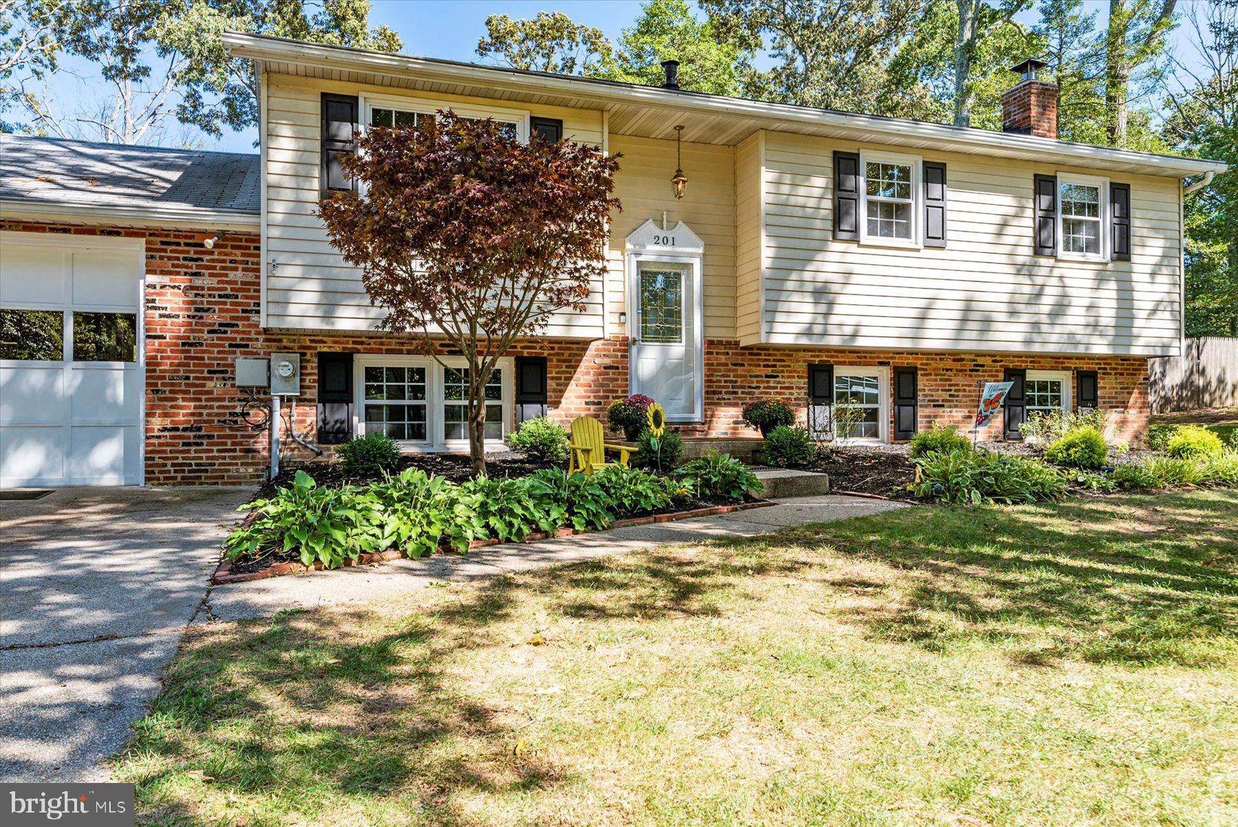 201 Hickory Point Road Pasadena, MD 21122 - Photo 5 of 38 Gallery Image 5