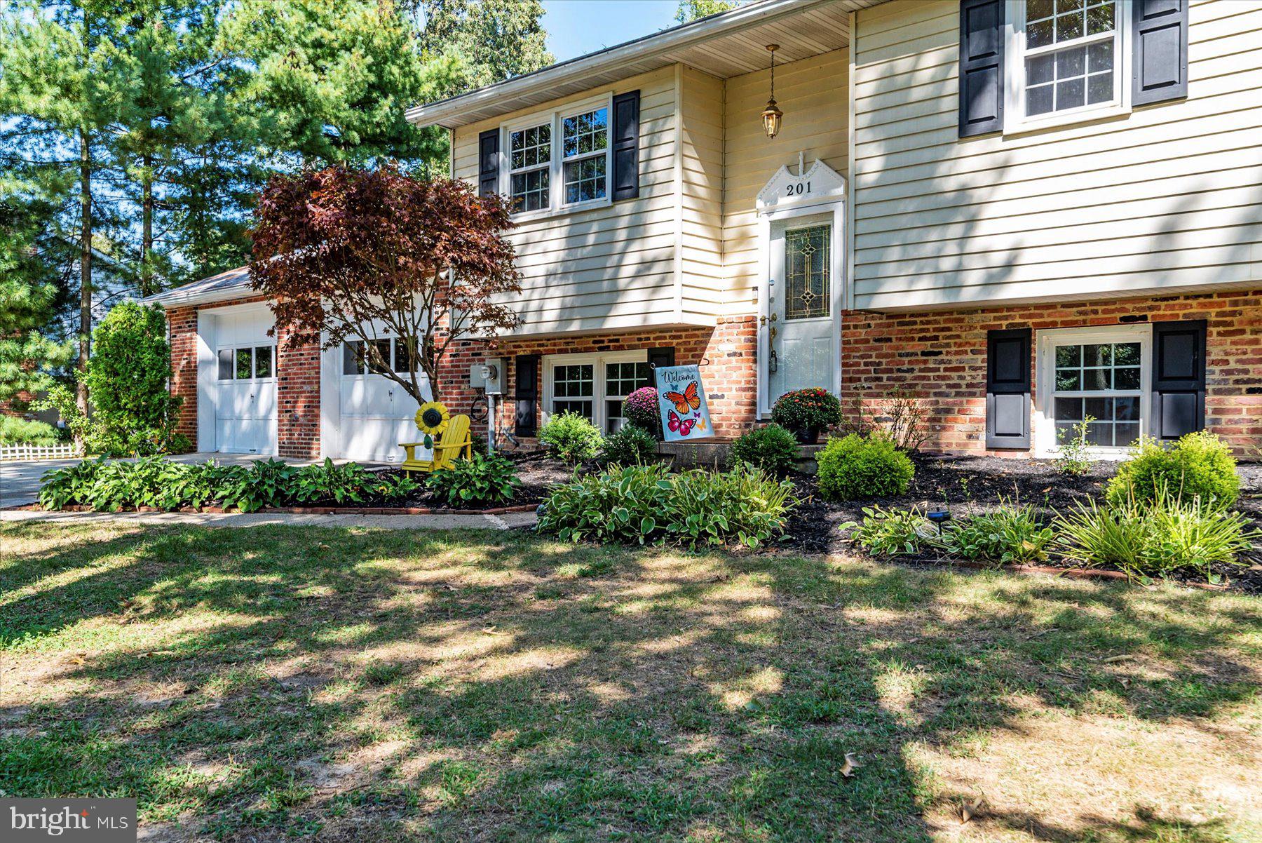 201 Hickory Point Road Pasadena, MD 21122 - Photo 6 of 38 Gallery Image 6