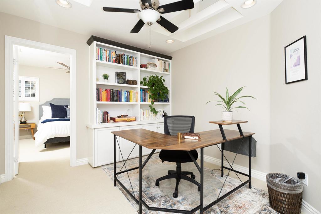 1677 Mission Meadow Drive Oceanside, CA 92057 - Photo 19 of 48 a workspace with furniture