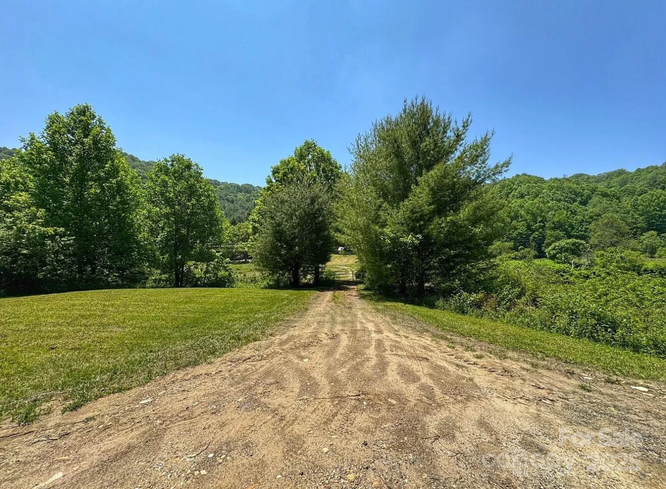 703 Coy Ham Road Lansing, NC 28643 - Photo 5 of 34