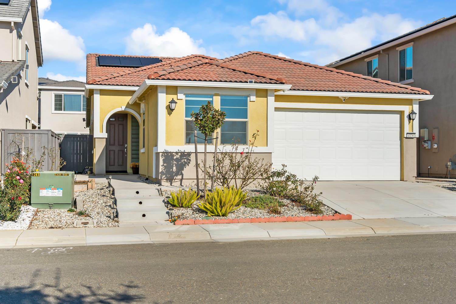 Welcome home to this cheerful & contemporary single-story newer home!