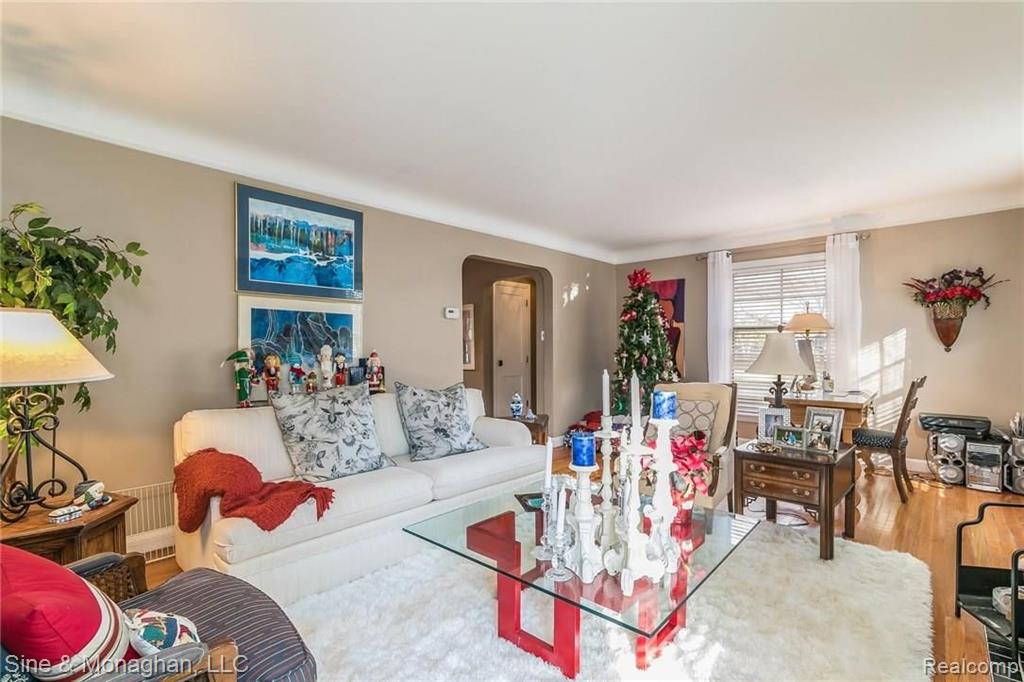 749 Hampton Road Grosse Pointe Woods, MI 48236 - Photo 3 of 18