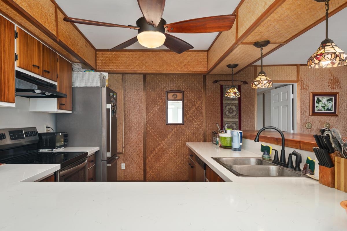 85-4563 Hawaii Belt Road Captain Cook, HI 96704 - Photo 13 of 30 a view of a living room and kitchen