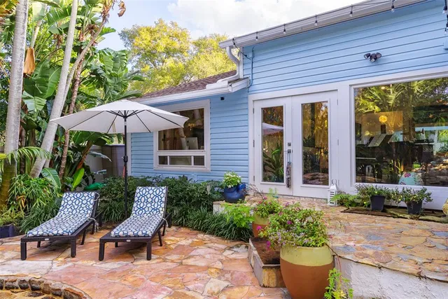 a close view of utility room with washer and dryer