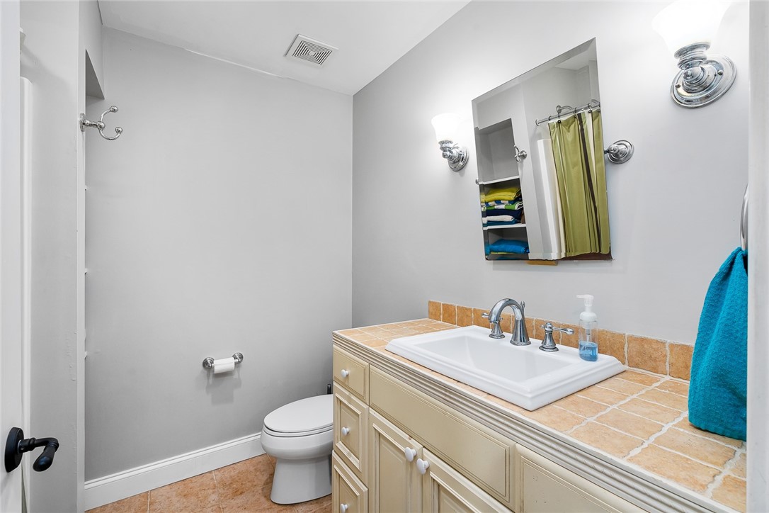 104 Catawbah Road Clemson, SC 29631 - Photo 36 of 50 Lower Level Full Bath
