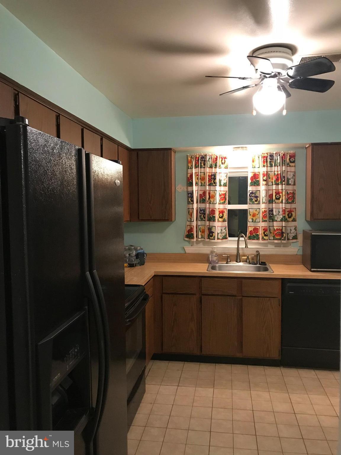 8701 Redman Street Springfield, VA 22153 - Photo 13 of 15 Kitchen