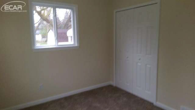 2458 Lavelle Road Flint, MI 48504 - Photo 8 of 10 20425057-7.JPG