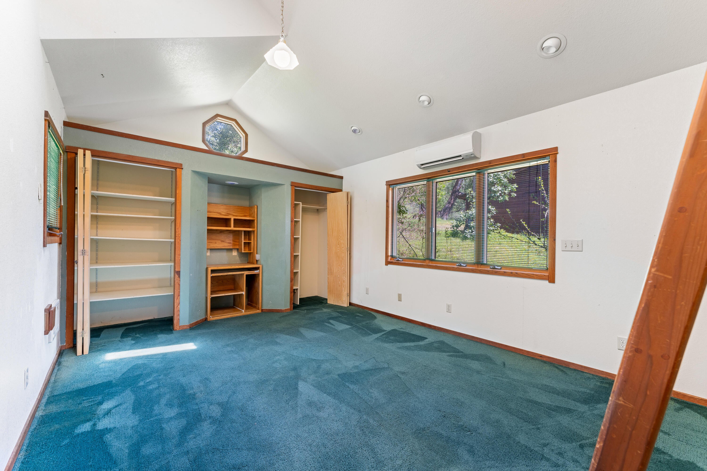 17110 North Applegate Road Grants Pass, OR 97527 - Photo 7 of 31 Family room