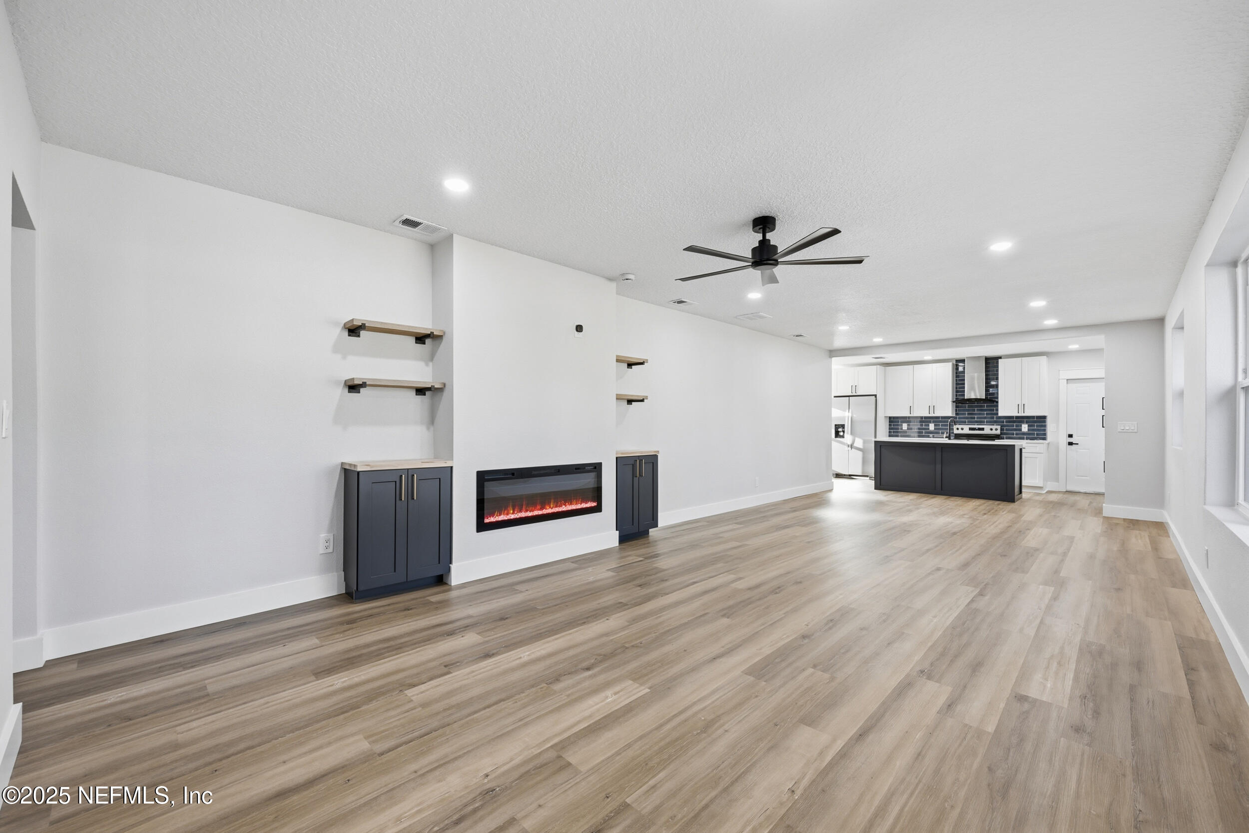 1440 Harbor Oaks Road Jacksonville, FL 32207 - Photo 4 of 63 4_the real estateographers_004