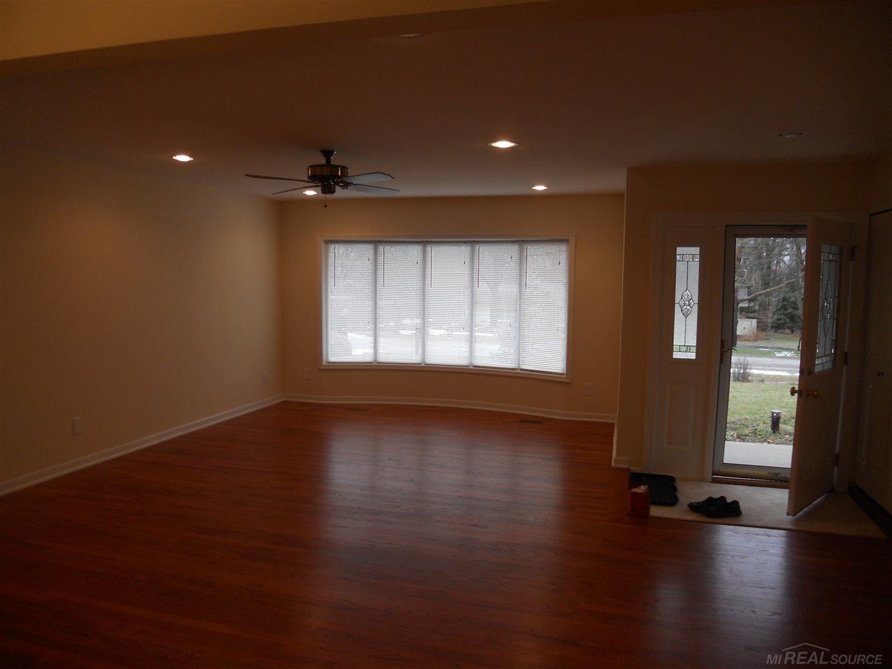 5911 Little Pine Lane Rochester, MI 48306 - Photo 12 of 38 31310681-11.JPG