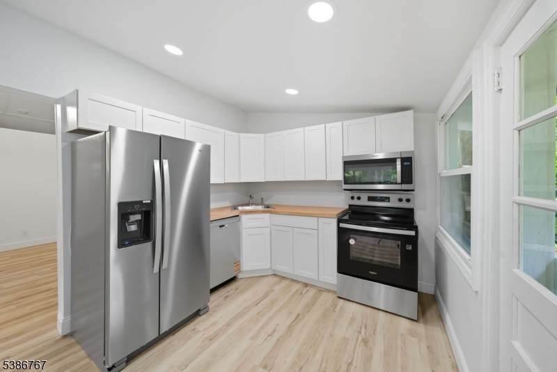 330 Springbrook Trail Sparta, NJ 07871 - Photo 6 of 41