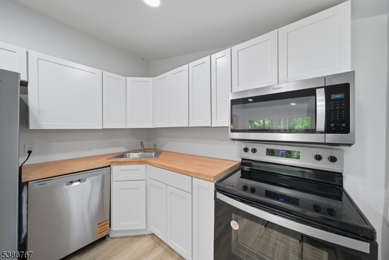 330 Springbrook Trail Sparta, NJ 07871 - Photo 7 of 41