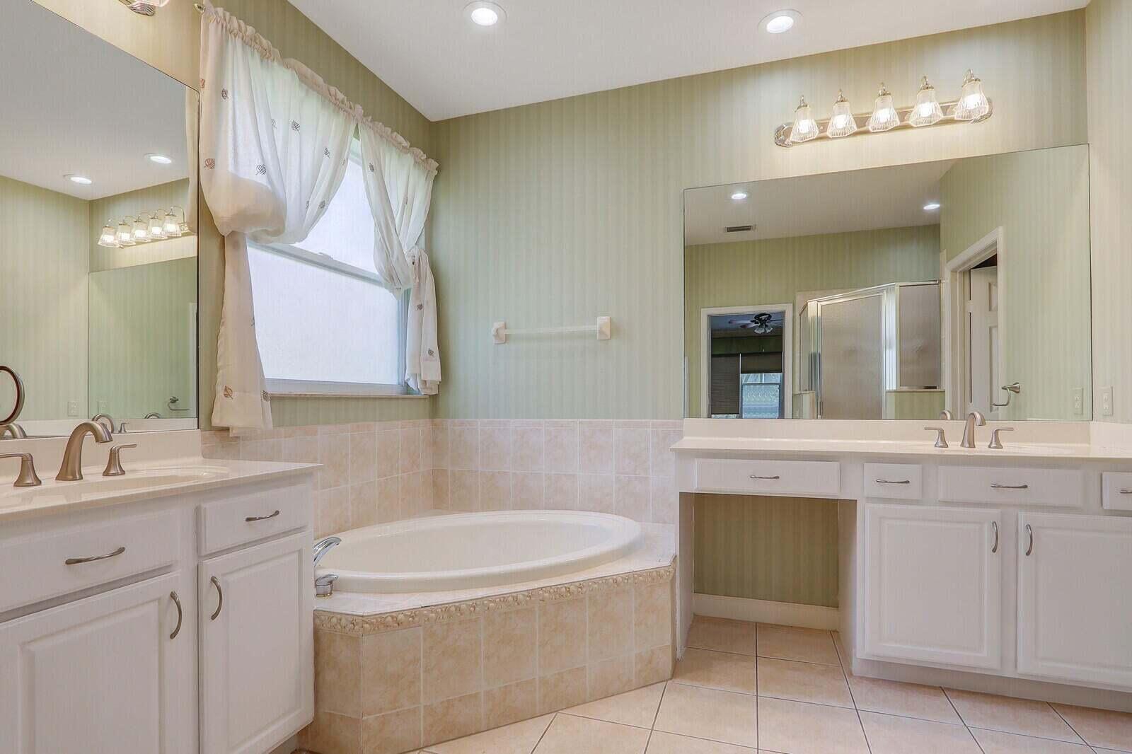 8829 First Tee Road Port St. Lucie, FL 34986 - Photo 21 of 42 Main bath