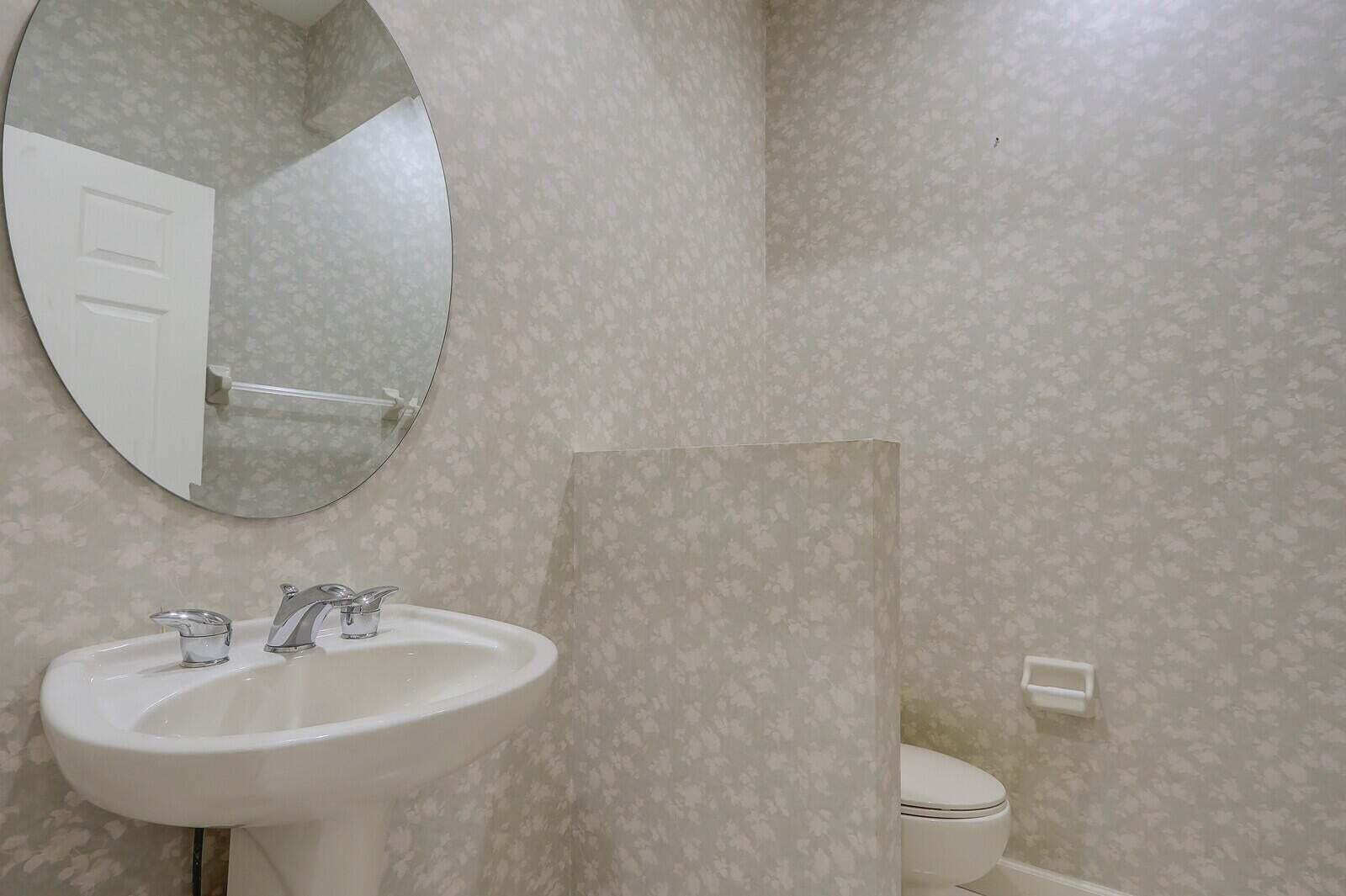8829 First Tee Road Port St. Lucie, FL 34986 - Photo 29 of 42 Powder room