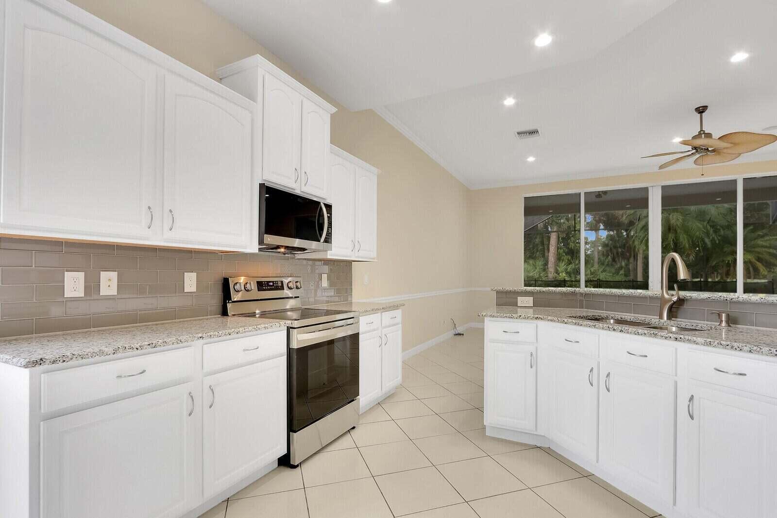 8829 First Tee Road Port St. Lucie, FL 34986 - Photo 8 of 42 Kitchen