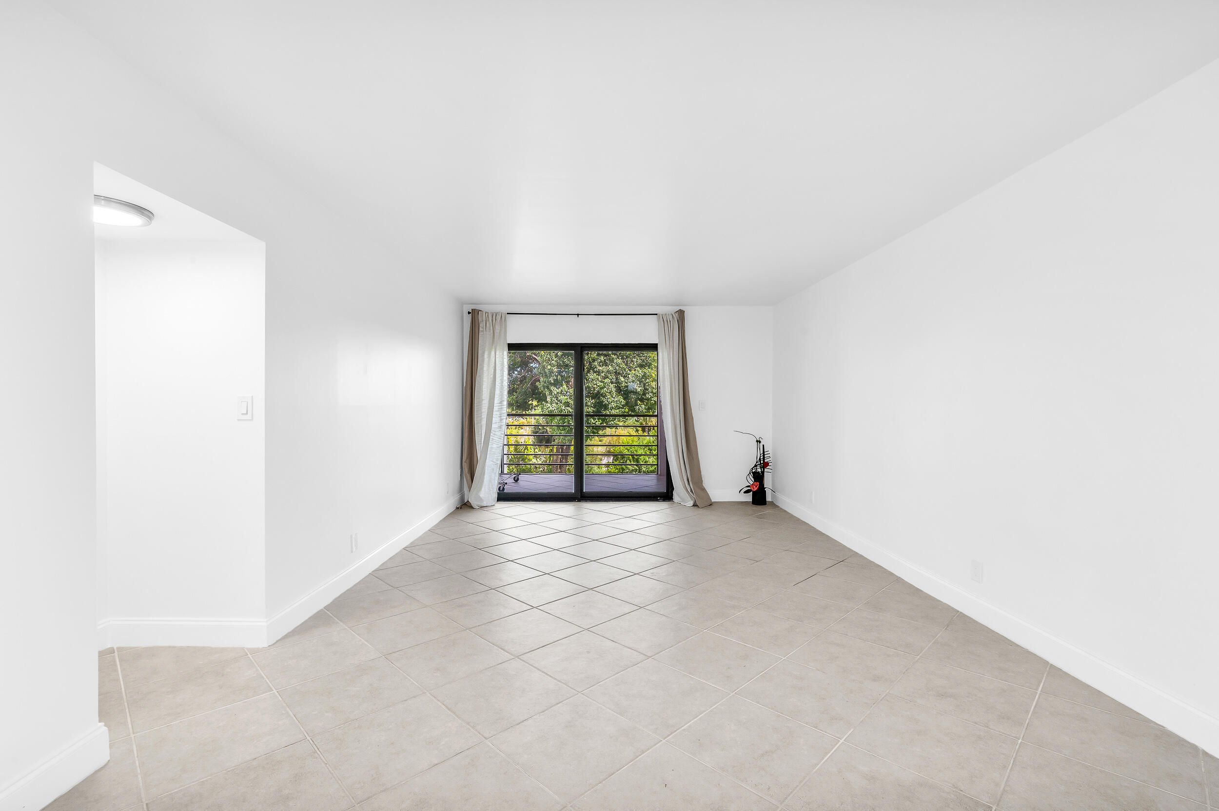 9235 Southwest 8th Street, Unit 405 Boca Raton, FL 33428 - Photo 22 of 24 photo-4