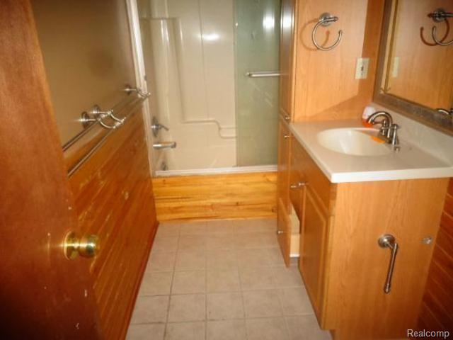 9237 Schrepfer Road Howell, MI 48855 - Photo 3 of 12