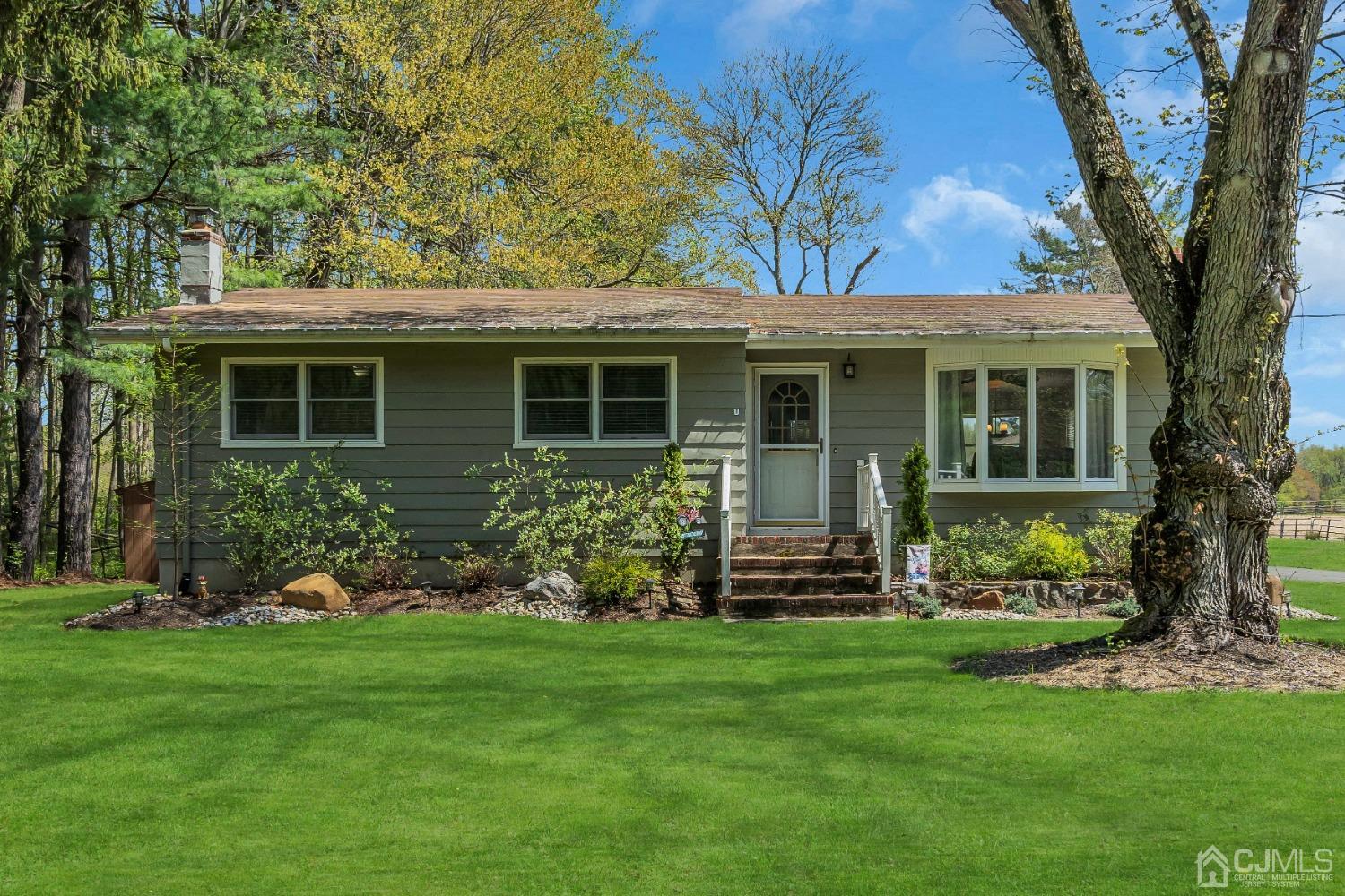 247 Davidson's Mill Road Monroe Township, NJ 08831 - Photo 3 of 55