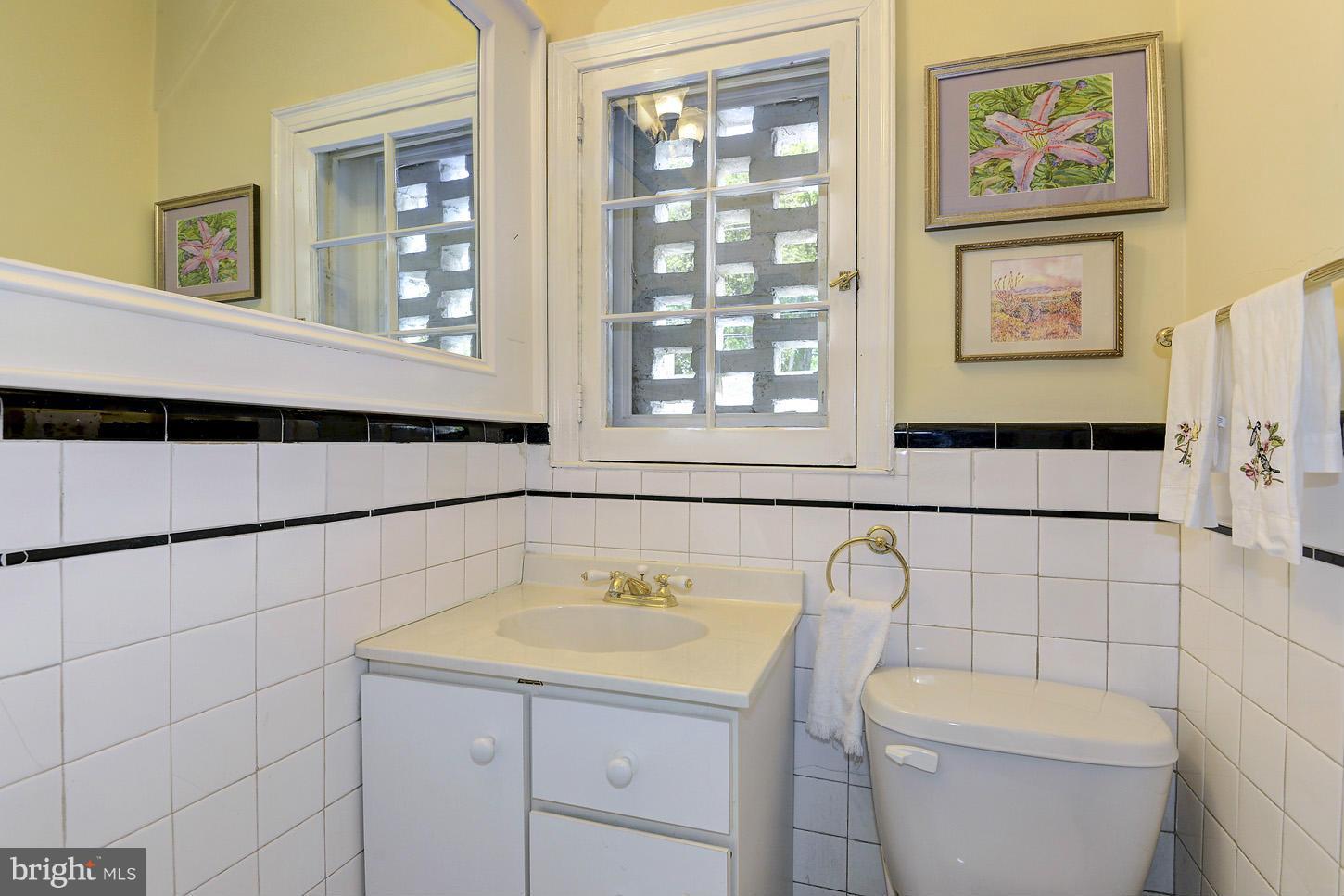 5312 Wriley Road Bethesda, MD 20816 - Photo 12 of 21 Powder Room