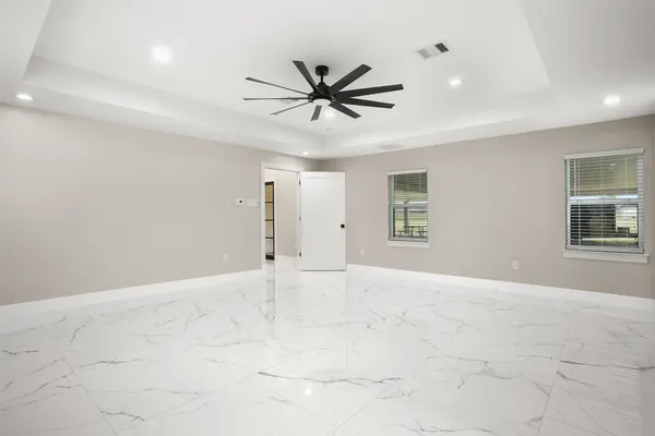 $5,000 | 4002 Dixie Farm Road, Pearland, TX 77581