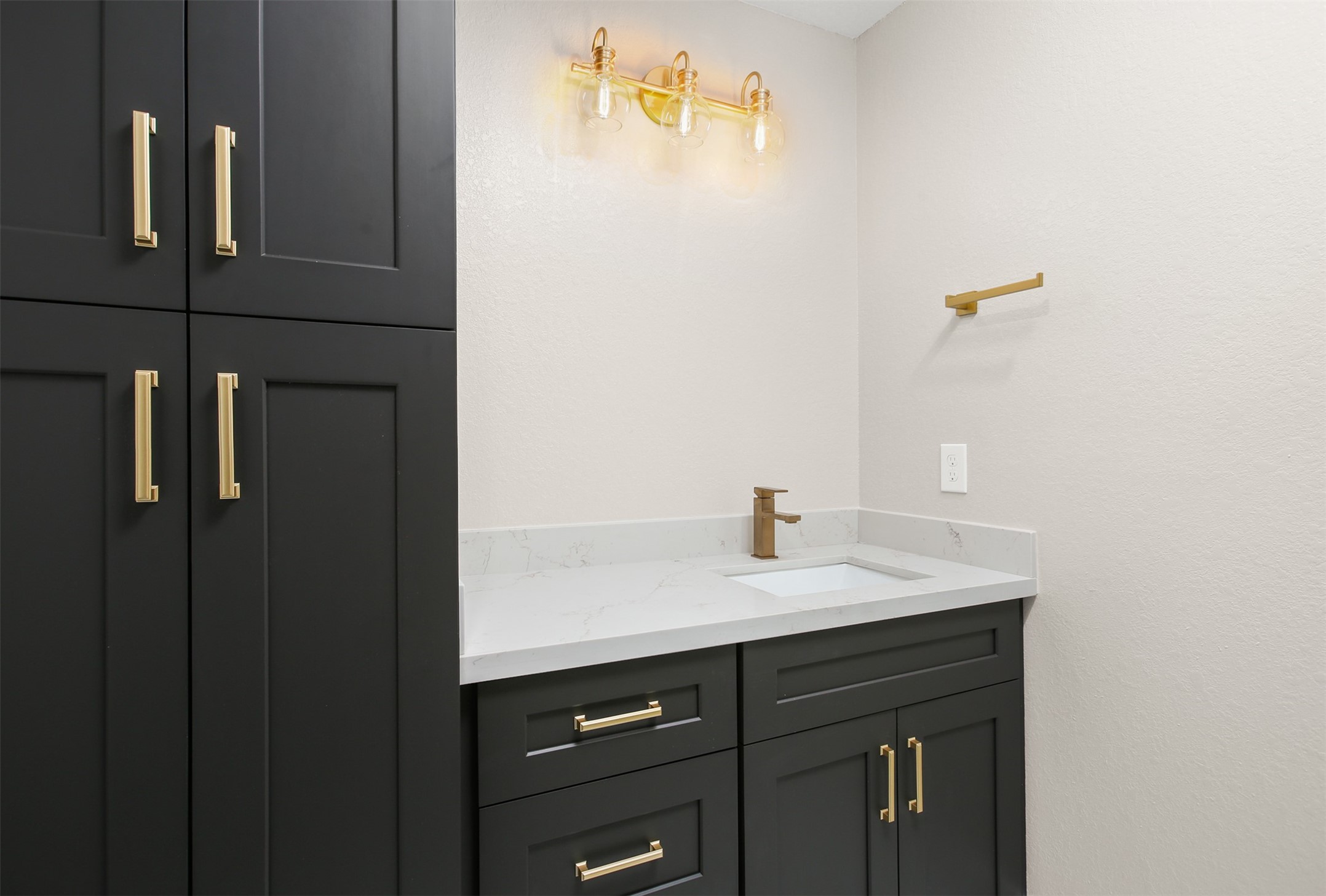 4002 Dixie Farm Road Pearland, TX 77581 - Photo 19 of 29 a sink with a mirror