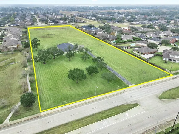 $5,000 | 4002 Dixie Farm Road, Pearland, TX 77581