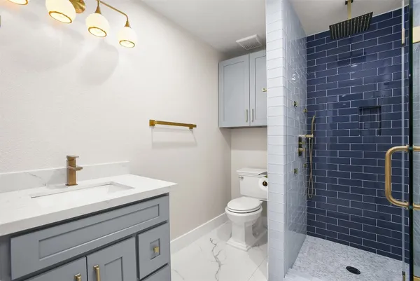 $5,000 | 4002 Dixie Farm Road, Pearland, TX 77581