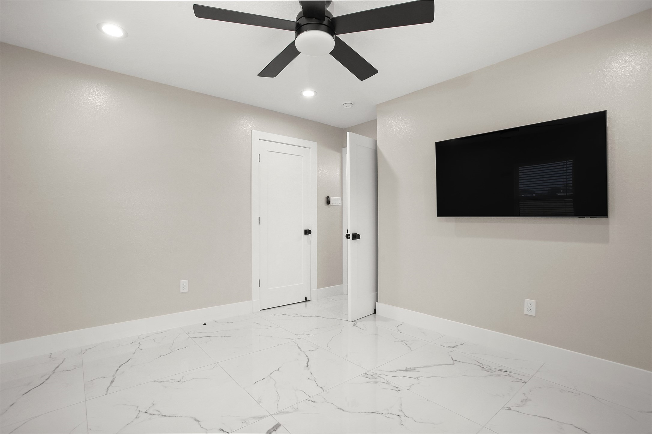 4002 Dixie Farm Road Pearland, TX 77581 - Photo 25 of 29 a view of a livingroom with a flat screen tv