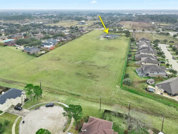 $5,000 | 4002 Dixie Farm Road, Pearland, TX 77581