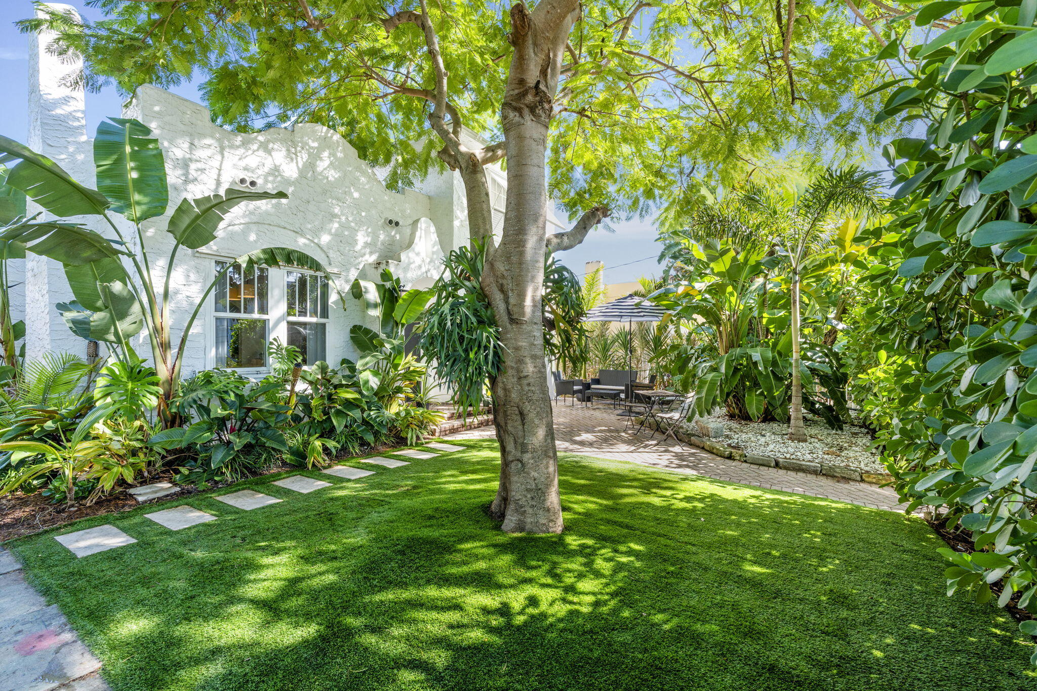 715 Kaye Street West Palm Beach, FL 33405 - Photo 4 of 40 a view of yard with green space