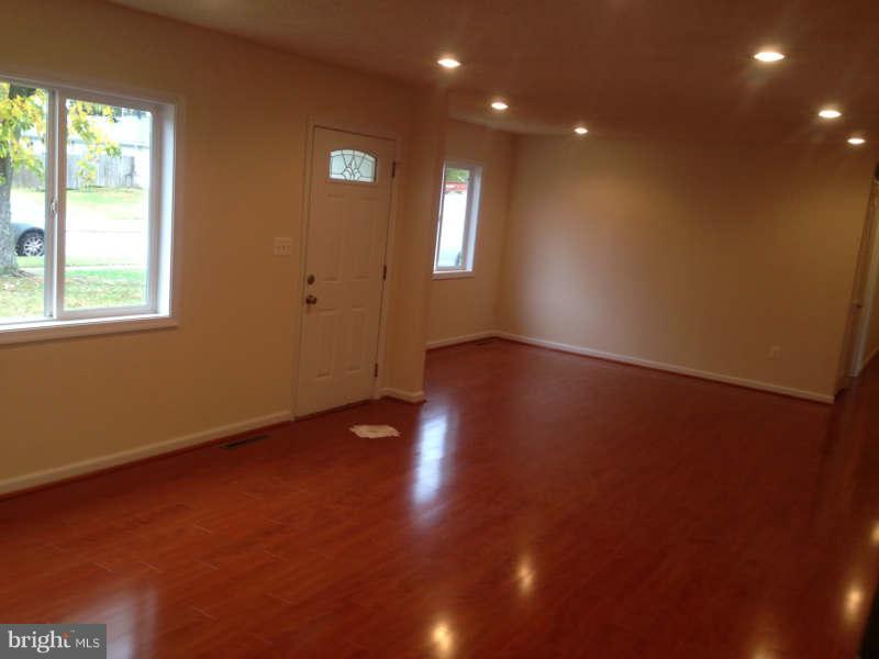 6227 Apache Street Springfield, VA 22150 - Photo 3 of 7 Living Room