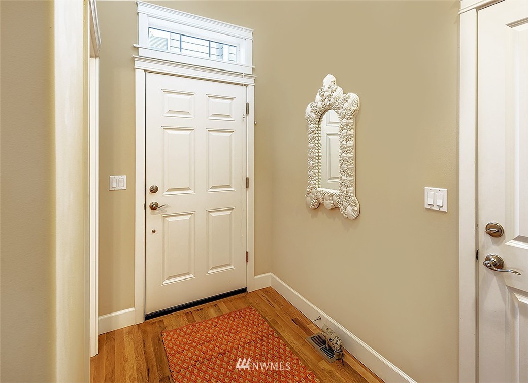 8034 212th Street Southwest Edmonds, WA 98026 - Photo 3 of 25 Gallery Image 3