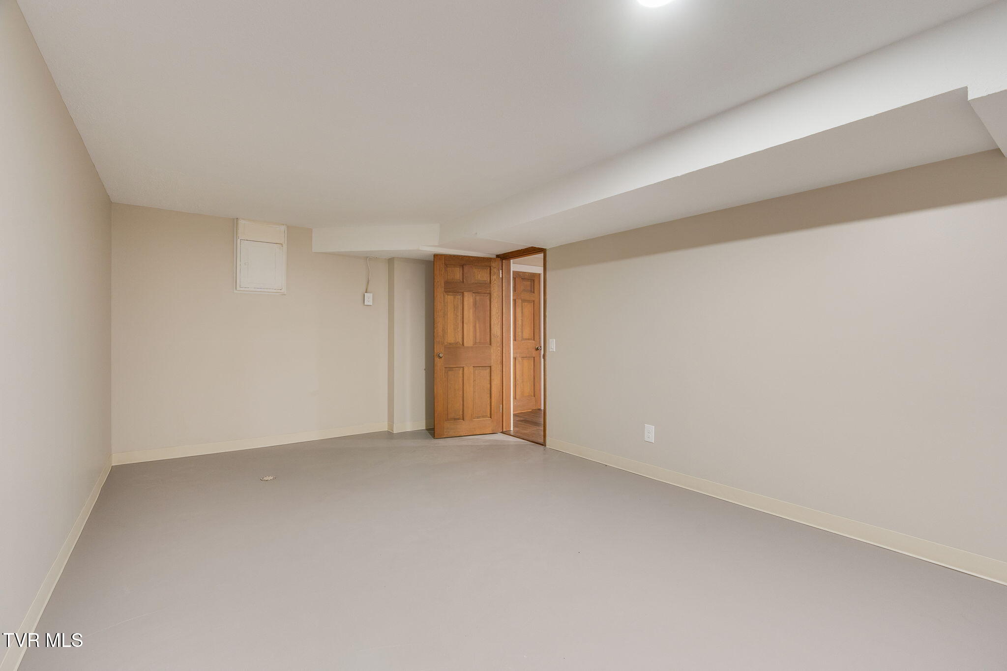 512 Hidden Valley Road Kingsport, TN 37663 - Photo 34 of 55 033