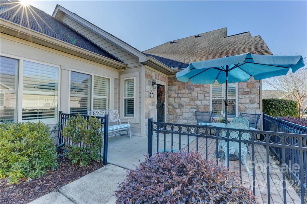 728 Ledgestone Court Tega Cay, SC 29708 - Photo 29 of 30 a view of a backyard with a chair under an umbrella
