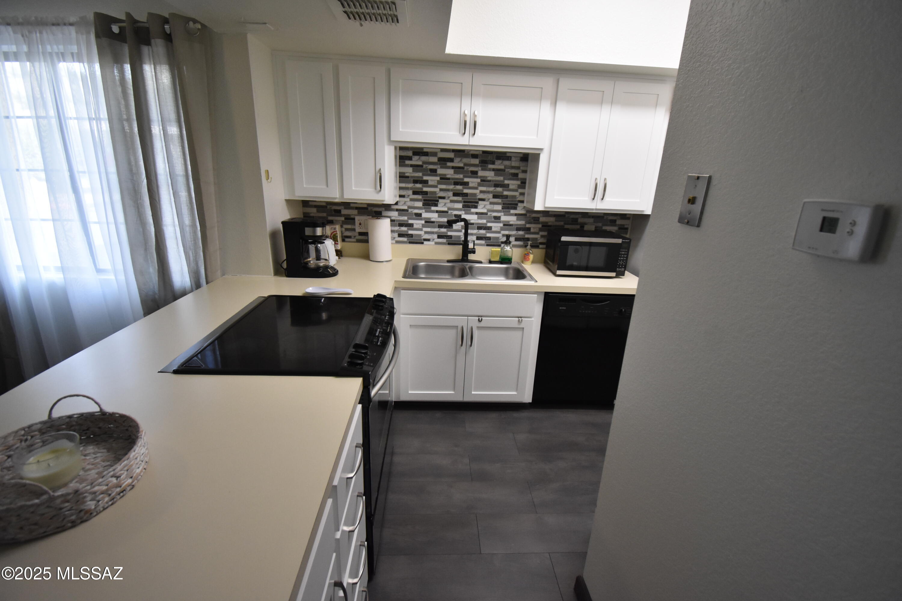 1200 East River Road, Unit J122 Tucson, AZ 85718 - Photo 9 of 14
